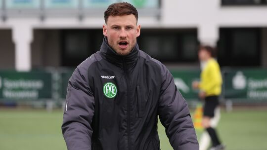 Julian Feit, Coach des FV Engers blickt der Verlegung des Pokalkrachers gegen Eintracht Trier relativ gelassen entgehen. Aus spo