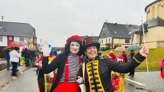 Bereits seit den 1960er-Jahren läuft der Rosenmontagsumzug in Dickenschied über die B421.