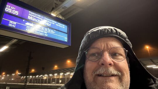 Morgens früh am ICE-Bahnhof Montabaur habe ich dank Bahncard Gold die Wahl: Fahr ich jetzt direkt nach München oder doch nur bis