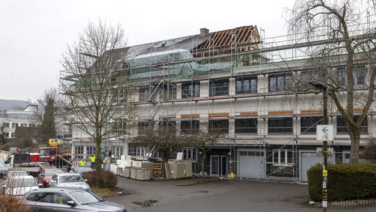 40.000 Liter Wasser sind in dem Haus in der Jahnstraße 22 aus dem zweiten Geschoss bis ins Kellergeschoss gelaufen. Seitdem habe