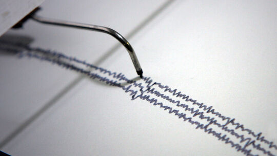 Erdbeben zeigen uns Menschen, wie wenig wir die Kontrolle haben. Wenn die Erde stark bebt, gehen unsere Gebäude zu Bruch, die Te