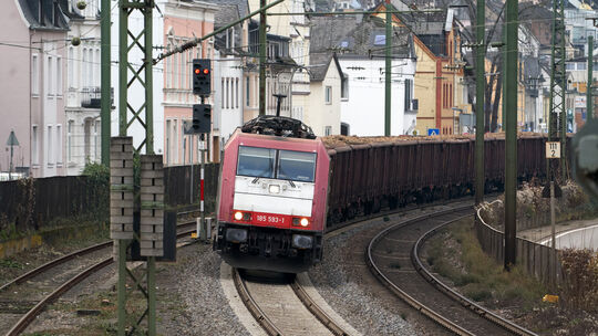 Mit der Generalsanierung der Bahnstrecke auf der rechten Rheinseite, werden linksrheinisch - wie hier durch Boppard - bald etwas Mit der Generalsanierung der Bahnstrecke auf der rechten Rheinseite, werden linksrheinisch - wie hier durch Boppard - bald etwas