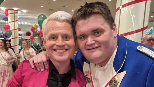 Der Kölner Comedian Guido Cantz (links) ist nur einer von vielen Karnevalisten, mit denen Dominic Flemmer aus Wölmersen befreund
