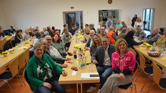 Gute Laune herrschte beim Jahresempfang der Gemeinde in der Hubertushalle. Und auch die hohe Prominenz fühlte sich sehr wohl.