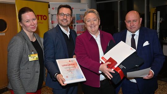 Der alte und der neue Vorstand des Koblenzer DRK-Kreisverbandes (von links): Präsidentin Sabine Anspach und ihr Vize, Oberbürger