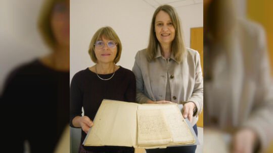 Barbara Koelges (links) vom Landesbibliothekszentrum und Susanne Ott, Leiterin der Koblenzer Stadtbibliothek, präsentierten die