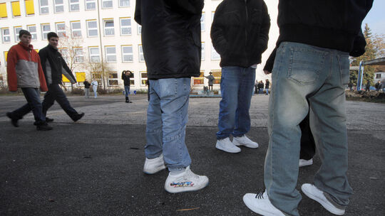 Schüler auf einem Pausenhof: Die Schule ist immer weniger Schutzraum, beklagt die Gewerkschaft Erziehung und Wissenschaft (GEW)