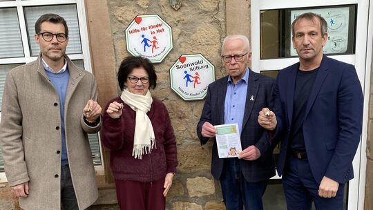 Die Soonwaldstiftung und der Förderverein Lützelsoon unterstützen die Deutsche Kinderkrebsstiftung und leisten mit den Ferienwoh