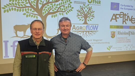 Harald Egidi, Leiter des Nationalparks Hunsrück-Hochwald (links), hatte den Agraringenieur Frank Wagener eingeladen, der vor kna