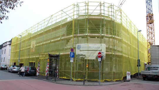 Ein Positivbeispiel aus Bad Hönningen: Leerstehende Gewerbeflächen im Forum werden zu Sozialwohnungen umgebaut.