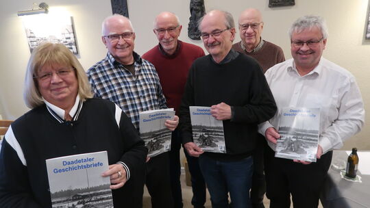 Der Arbeitskreis Heimatgeschichte Daadener Land stellte im Gasthof Bauckhage seinen aktuellen Geschichtsbrief vor.