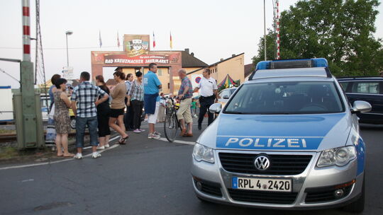 Ende eines Volksfests: Die Polizei übernahm am Samstag mit zahlreichen Einsatzkräften die Kontrolle über den Bad Kreuznacher Jah