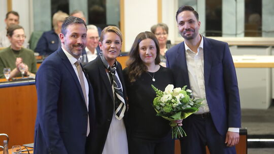 Sammy Labidi (rechts) ist neuer Andernacher Bürgermeister. Seine Ehefrau (2. von rechts) sowie das Ehepaar Greiner gehörten zu d