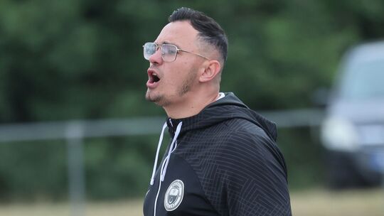 Dzenis Ramovic, der Spielertrainer von Anadolu Koblenz, möchte mit seinem Team die Tabellenspitze angreifen.
