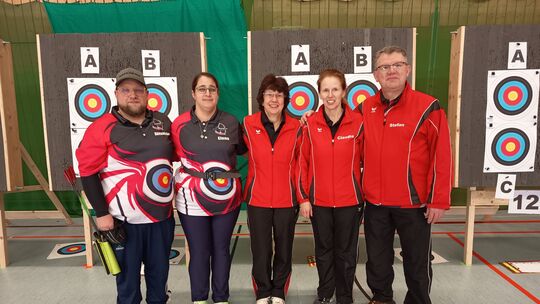 Die Equipe des SV 1858 Idar-Oberstein bei der Landesmeisterschaft im Bogenschießen. Ein kompletter Medaillensatz im Einzel und B