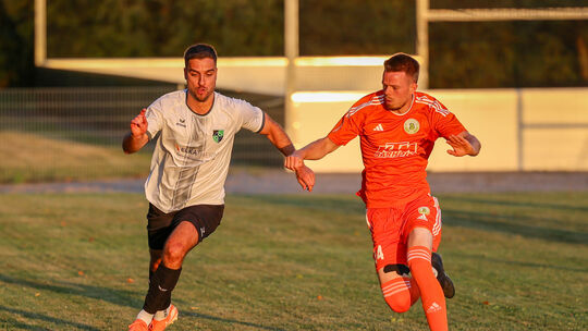 Torschützen im Duell der Hinrunde: Beim Niederroßbacher 4:2 in Herschbach traf Timon Konstantinitis (links) zum 1:1, nachdem Phi