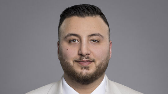 Mazlum Günes geht bei der Landtagswahl 2026 für die Gerechtigkeitspartei im Wahlkreis 5 ins Rennen.