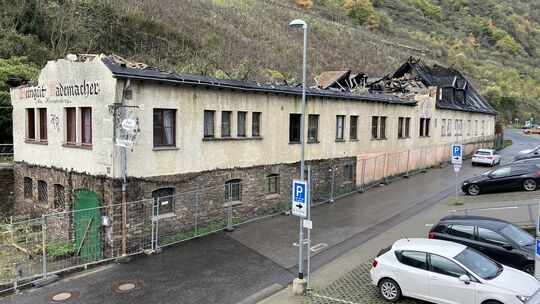 Seit dem Brand vor mehr als zwei Jahren bietet das Weingut Rademacher keinen schönen Anblick.