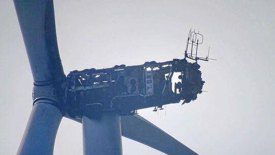 So sah das Windrad am Donnerstagmorgen nach dem Brand aus.