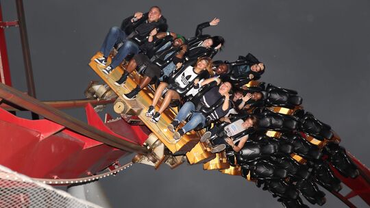 Der Tivoli in Kopenhagen ist ein Vergnügungspark - Achterbahn inklusive.