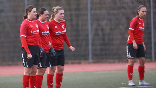 Blick Richtung Meisterschaftsauftakt: In der Rheinlandliga gastiert der SV Holzbach (von links mit Franziska Heich, Luisa Rössel