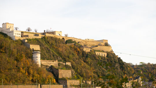 Die Festung Ehrenbreitstein: Das dortige General-Aster-Zimmer war 1994 der Tatort. Heute ist es mit einem Gitter versperrt. Die Festung Ehrenbreitstein: Das dortige General-Aster-Zimmer war 1994 der Tatort. Heute ist es mit einem Gitter versperrt.