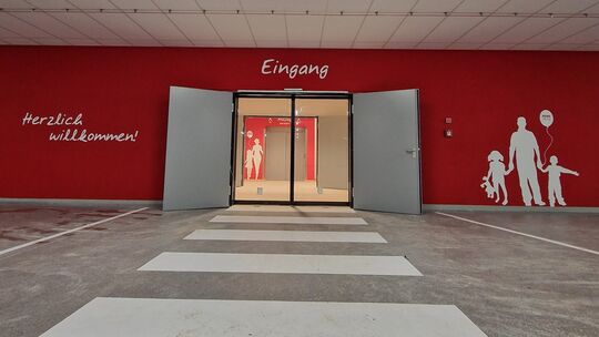 Ab sofort können Kunden des rewe Petz-Marktes in Wissen die neue Tiefgarage im Untergeschoss nutzen, wo 36 neue Parkplätze entst