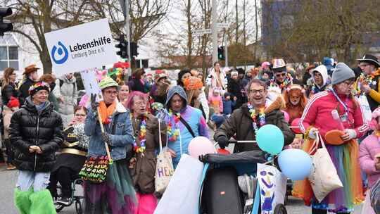 Sie waren unmotorisiert unterwegs: Die Lebenshilfe Diez-Limburg bildete beim Umzug des Dreierbunds Diez-Limburg-Hadamar eine der