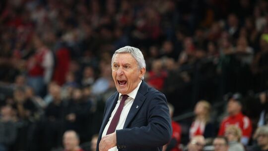 Bayern-Trainer +Svetislav Pesic