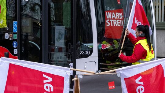 Ganztägige Warnstreiks im ÖPNV