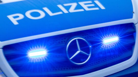 Die Polizei wurde zu einem schweren Verkehrsunfall im Nebel bei Kürrenberg gerufen, bei dem ein Autofahrer zu Tode kam.