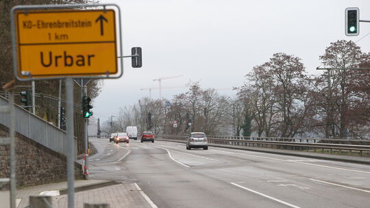 Erhebliche Straßenschäden machen eine Sanierung der B42 zwischen Koblenz-Ehrenbreitstein und Urbar erforderlich.