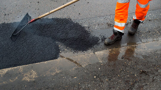 Die wiederkehrenden Ausbaubeiträge belasten Grundstückseigentümer, wenn Straßenarbeiten anstehen. Wir haben die Direktkandidaten