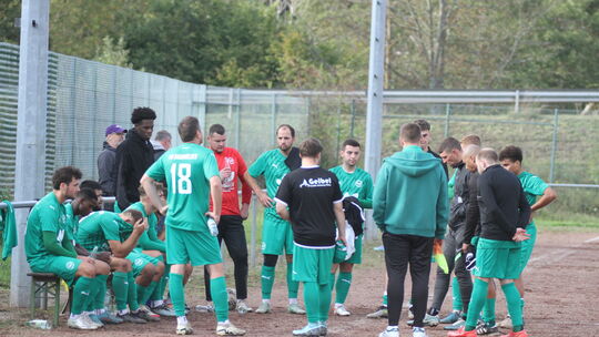 Vor einem schwierigen Hartplatzspiel steht Spitzenreiter VfR Baumholder II am Sonntag. Die Mannschaft von Coach Jonas Gedratis g