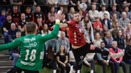 Der HV Vallendar (hier Gabriel Ramaj beim Wurf) kämpft in der Regionalliga um die Meisterschaft und will sich mit einem Sieg geg