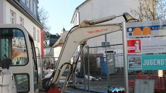 In Nassau ist die Bachgasse weiter wegen der Arbeiten am verrohrten Kaltbach gesperrt. Eine Verstopfung hatte dort zu einer Über