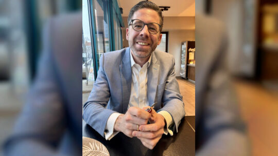 Justizminister Philipp Fernis (FDP) hat sich das Kindsein bei aller seriösen Professionalität bewahrt: Das Schweizer Messer in s