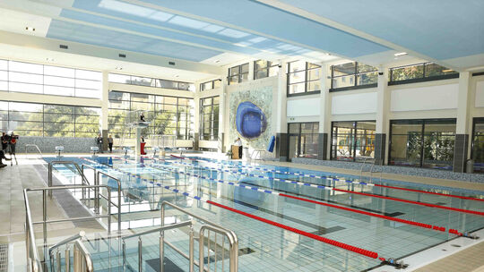 Das Idar-Obersteiner Hallenbad: Es gibt kritische Stimmen, dass es dort nicht sauber genug sei. Dem widerspricht Bürgermeister F