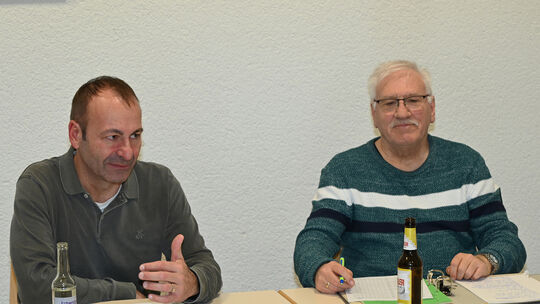 Schriftleiter Karten Schultheiß (links) und Ortsbürgermeister Alfred Heu gaben gemeinsam Einblicke in die Gestaltung der neuen O