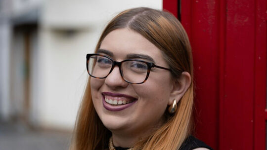 Alina Sandrine Ehard geht bei der Landtagswahl 2026 für die Partei Die Linke im Wahlkreis 5 ins Rennen.