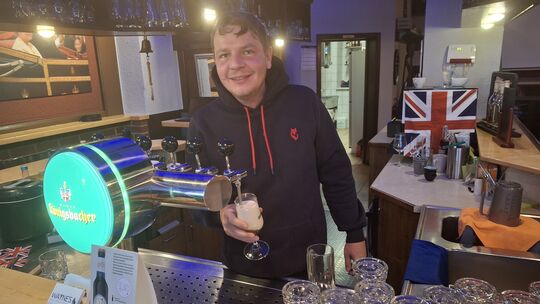 Das Wayne´s (Löhrstraße 107) ist ein raucherfreies Pub (ehemals Hopfenblüte). Donnerstag ist hier Ladies Night.