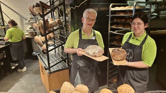 Ulrike´s Kulturbackhaus (Löhrstraße 111) ist eine regionale Kette mit Café. Es bietet das klassische Bäckereiangebot und tolle T