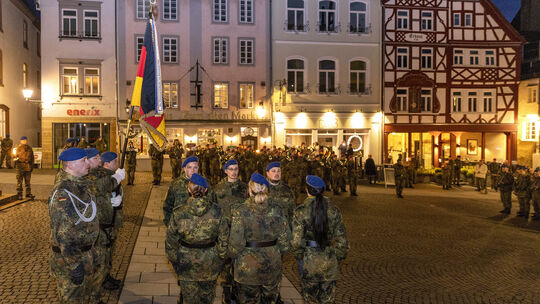 Soldatinnen und Soldaten des Sanitätsregiments 2 „Westerwald“ beim öffentlichen Gelöbnis in Hachenburg. Das Regiment mit Hauptsi