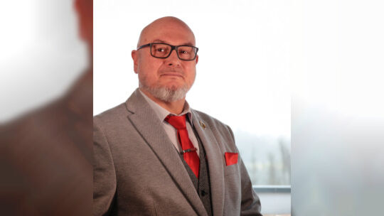 Mike Erich Decker tritt bei der Landtagswahl im Wahlkreis 19 – Birkenfeld für "Die Partei" an. Mike Erich Decker tritt bei der Landtagswahl im Wahlkreis 19 – Birkenfeld für "Die Partei" an.