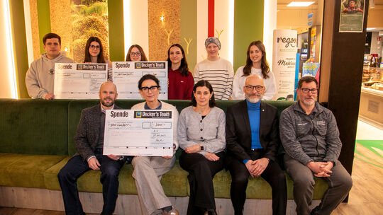 Edeka Decker überreichte die Spenden an die glücklichen Empfänger