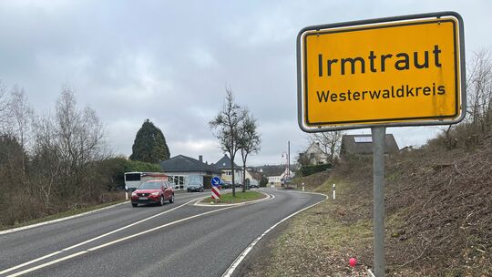 Die Gemeinde Irmtraut liegt nur einen Steinwurf von der hessischen Landesgrenze entfernt. Dort ist im Hauser Wald ein Windpark g
