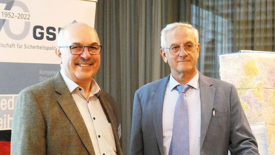 Mit dem Politikwissenschaftler Thomas Beck (rechts) hatte die Gesellschaft für Sicherheitspolitik (GSP) einen hochkarätigen Refe