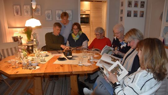 Wieland Krull hatte zu seinem Besuch auch Literatur über seinen Großvater und dessen Werke mitgebracht. Für die kunstinteressier