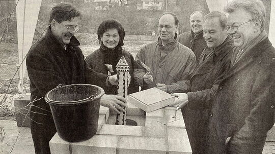 Der Grundstein für das Existenzgründerzentrum CeraTechCenter in Höhr-Grenzhausen ist gelegt. Innenminister Walter Zuber, Landrat