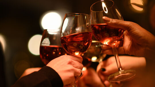 Ist der Mensch mit zu wenig Blutalkoholwert geboren? Dieser Frage geht das dänisch-schwedische Drama "Der Rausch" nach.